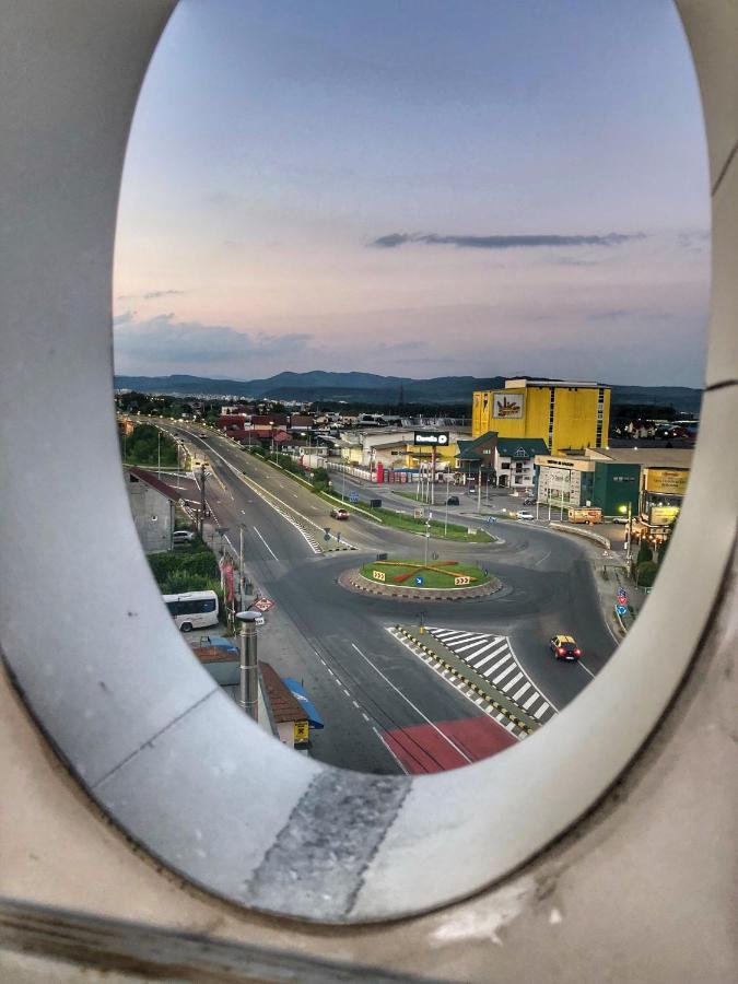 Hotel Crystal Palace Ramnicu Valcea Luaran gambar