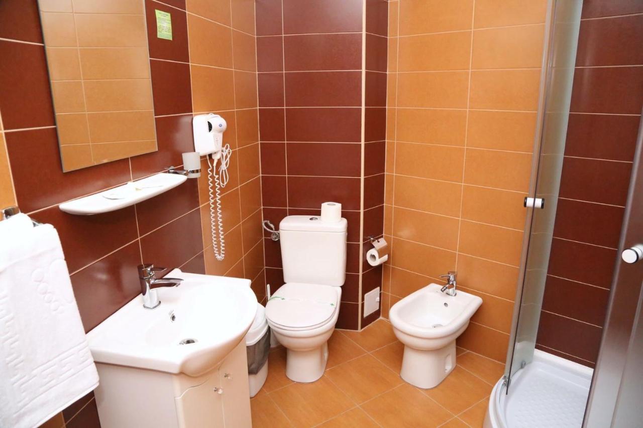 Hotel Crystal Palace Ramnicu Valcea Luaran gambar