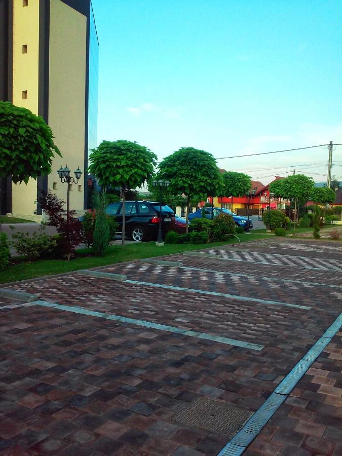 Hotel Crystal Palace Ramnicu Valcea Luaran gambar